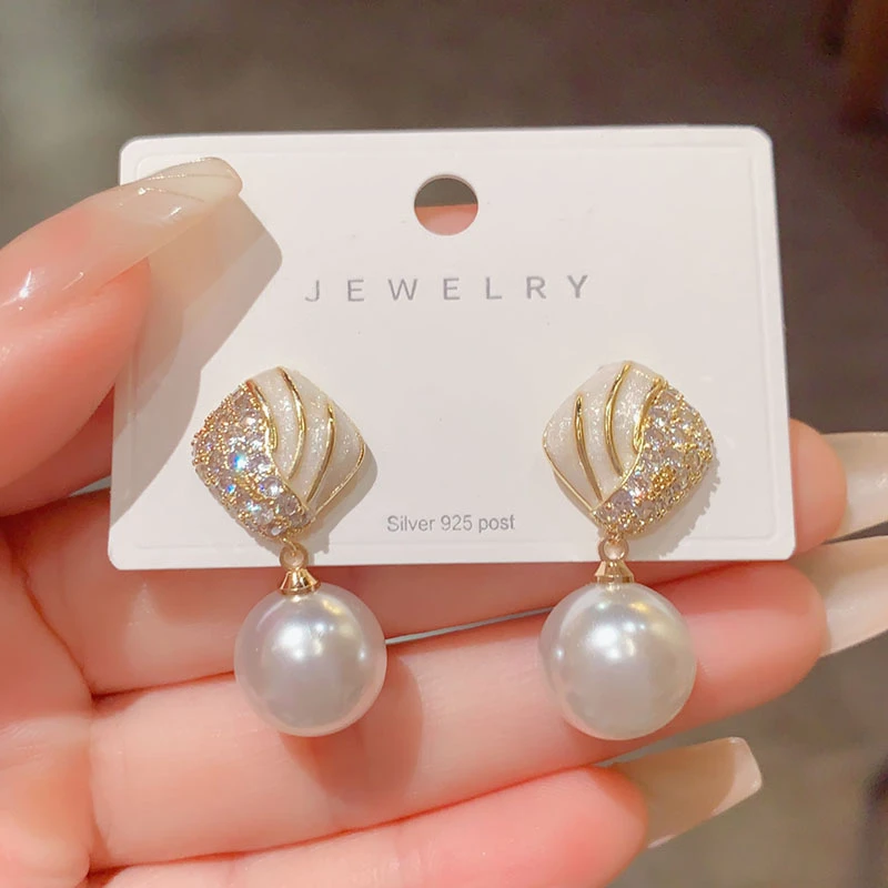 铜合金耳饰 个性微镶菱形耳钉女气质时尚网红银针耳环百搭耳饰