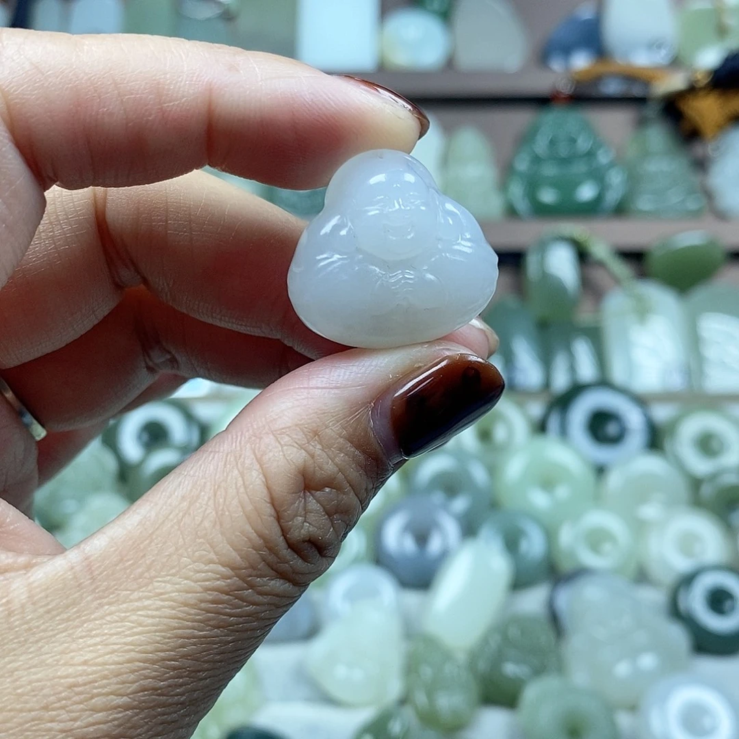 和田玉未镶嵌颈饰白色抱抱佛多样性发1件