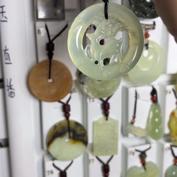 蛇纹石玉颈饰合金天*