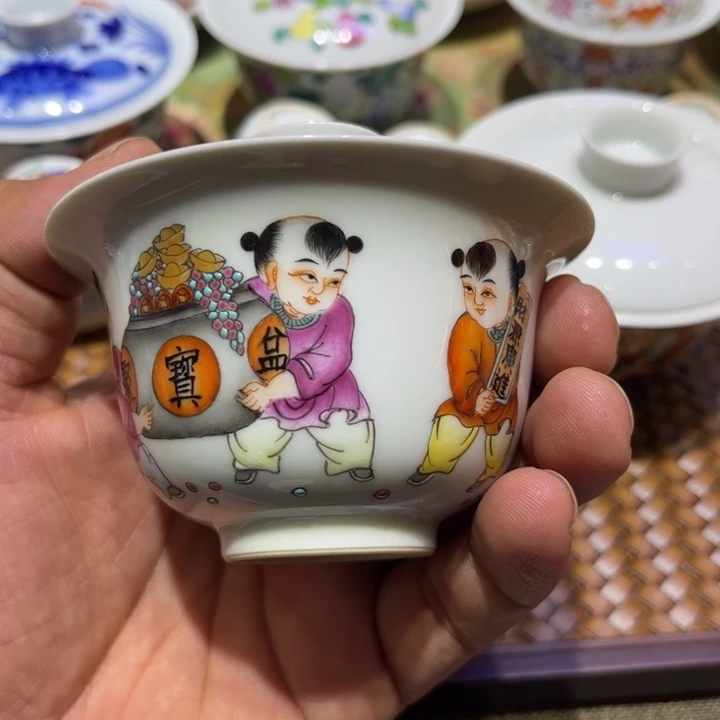 青花圆形壶承盖碗