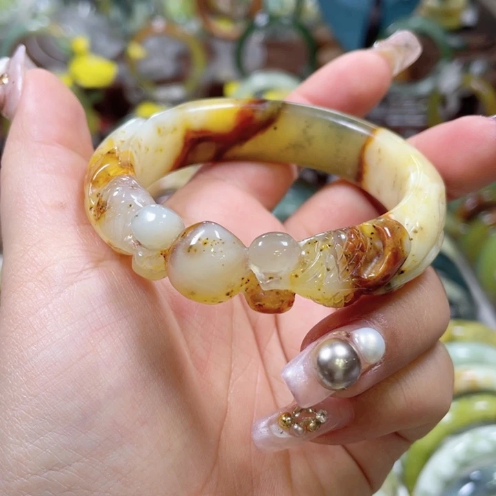 蛇纹石玉手镯未镶嵌