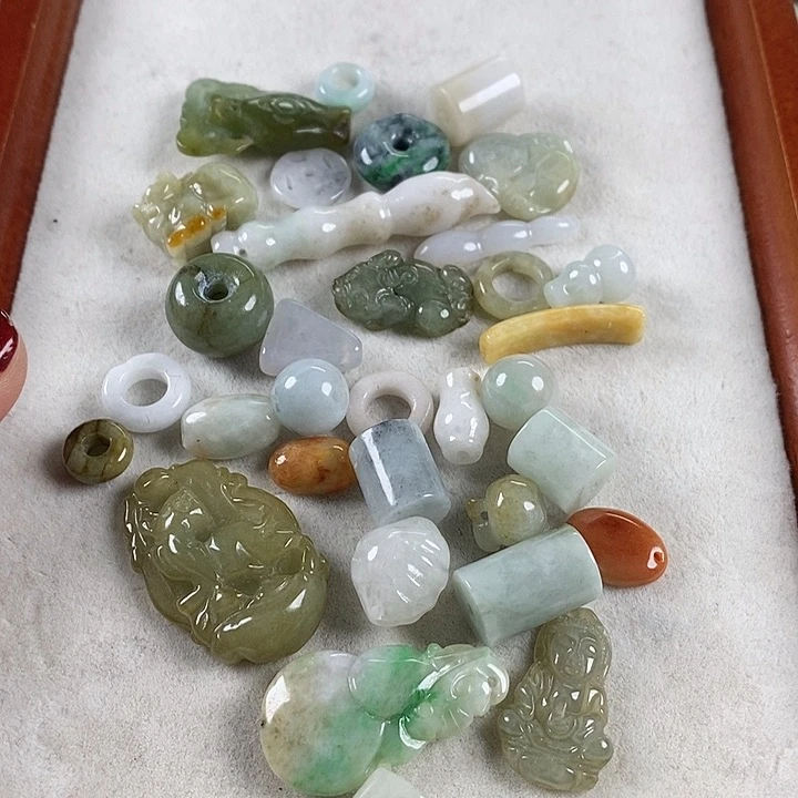 翡翠颈饰未镶嵌翡翠35