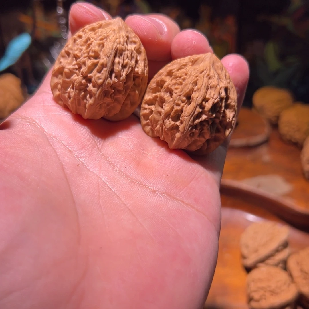 吊坠文玩核桃35➕全品霞云岭狮子头，一只轻微泛油迹象