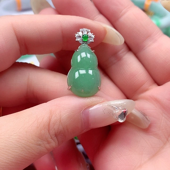 翡翠银S925镶嵌颈饰翡翠