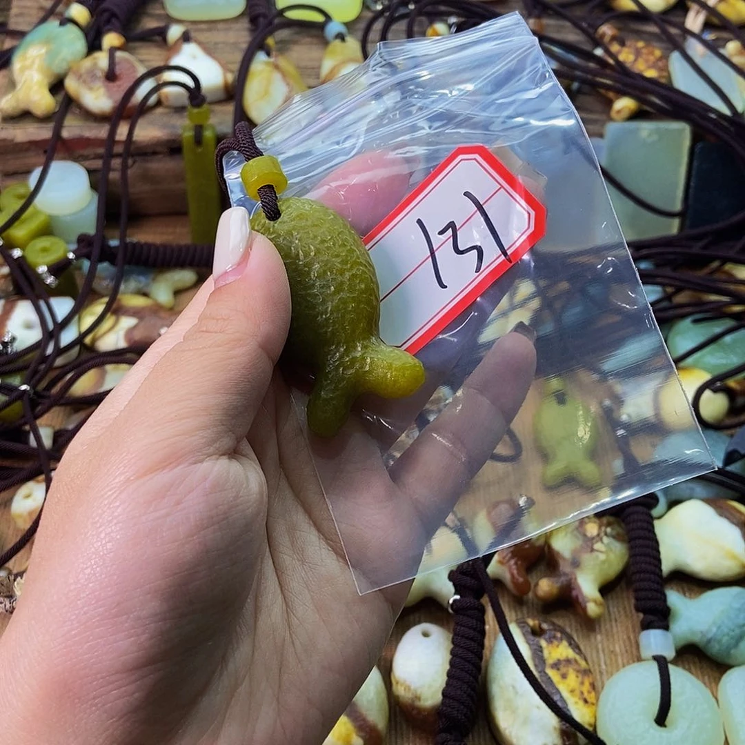 未镶嵌蛇纹石玉挂件沫*