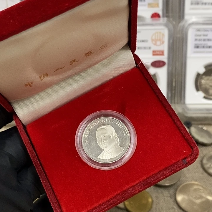 铜精制宋奶奶一枚，如图