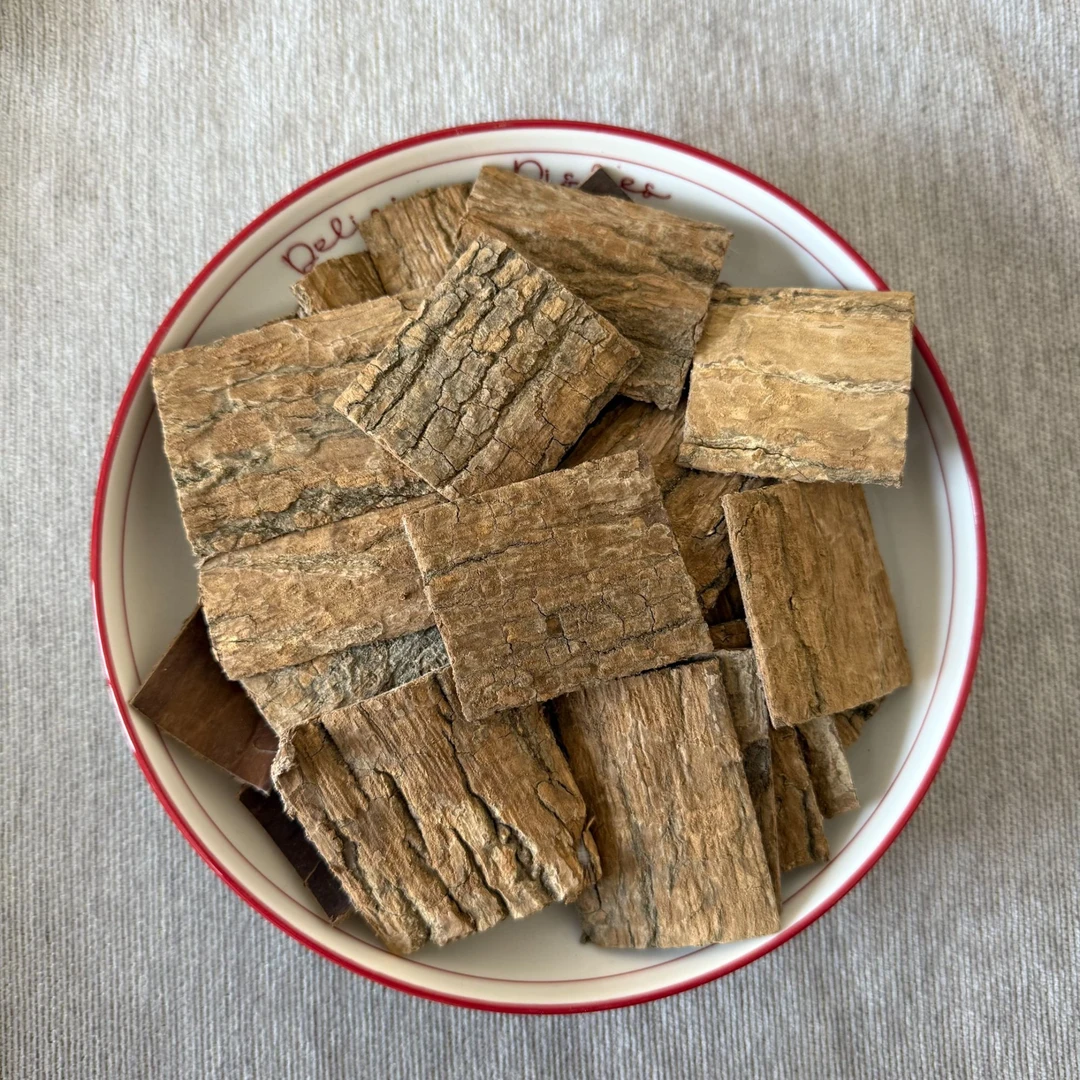 杜仲刮粗皮深山老树杜仲拉丝杜仲皮