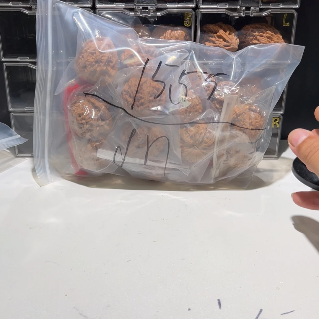 d***h手串文玩核桃八对 大礼包不退不换