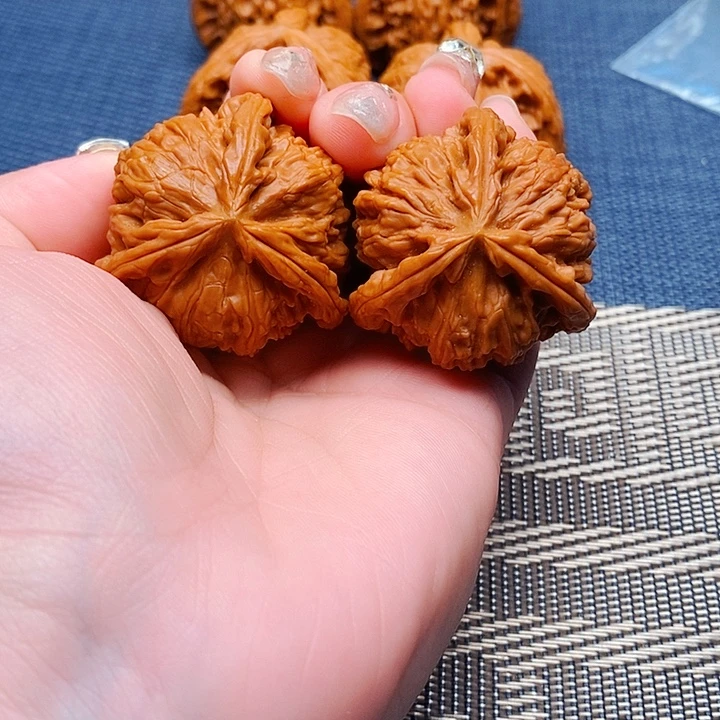 X***y文玩核桃吊坠三棱