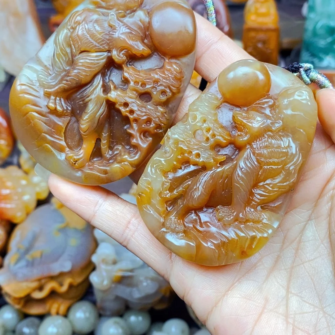 石英质玉（黄龙玉）未镶嵌颈饰
