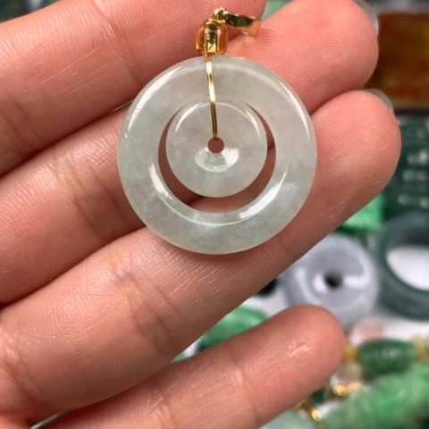 翡翠颈饰未镶嵌叶*