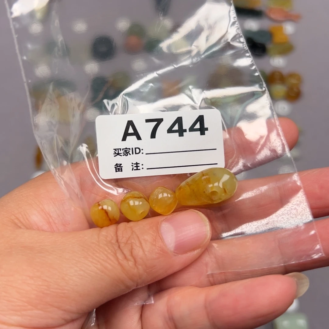未镶嵌蛇纹石玉颈饰周***梦