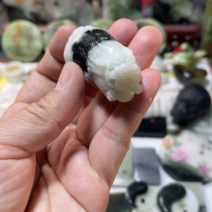 独山玉未镶嵌颈饰