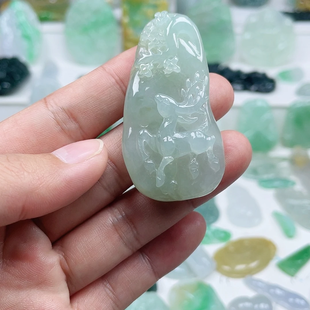 翡翠颈饰未镶嵌江*魚梅花鹿