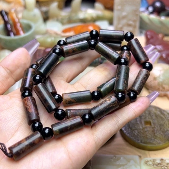 未镶嵌蛇纹石玉颈饰