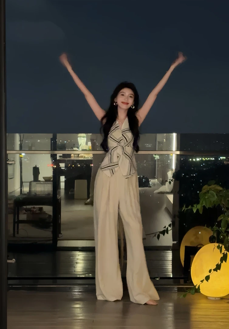 现货48小时飞【松弛有度】设计感老钱风气质上衣+宽松阔腿裤套装Q03