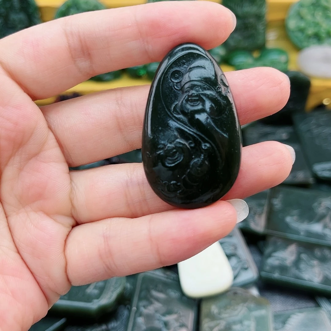 和田玉未镶嵌颈饰是**啊