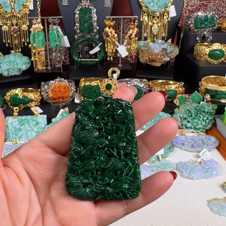 翡翠未镶嵌颈饰龙牌吊坠