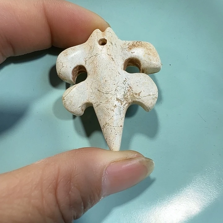 透闪石质玉未镶嵌挂件
