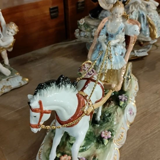 陶瓷马车摆件 长43厘米