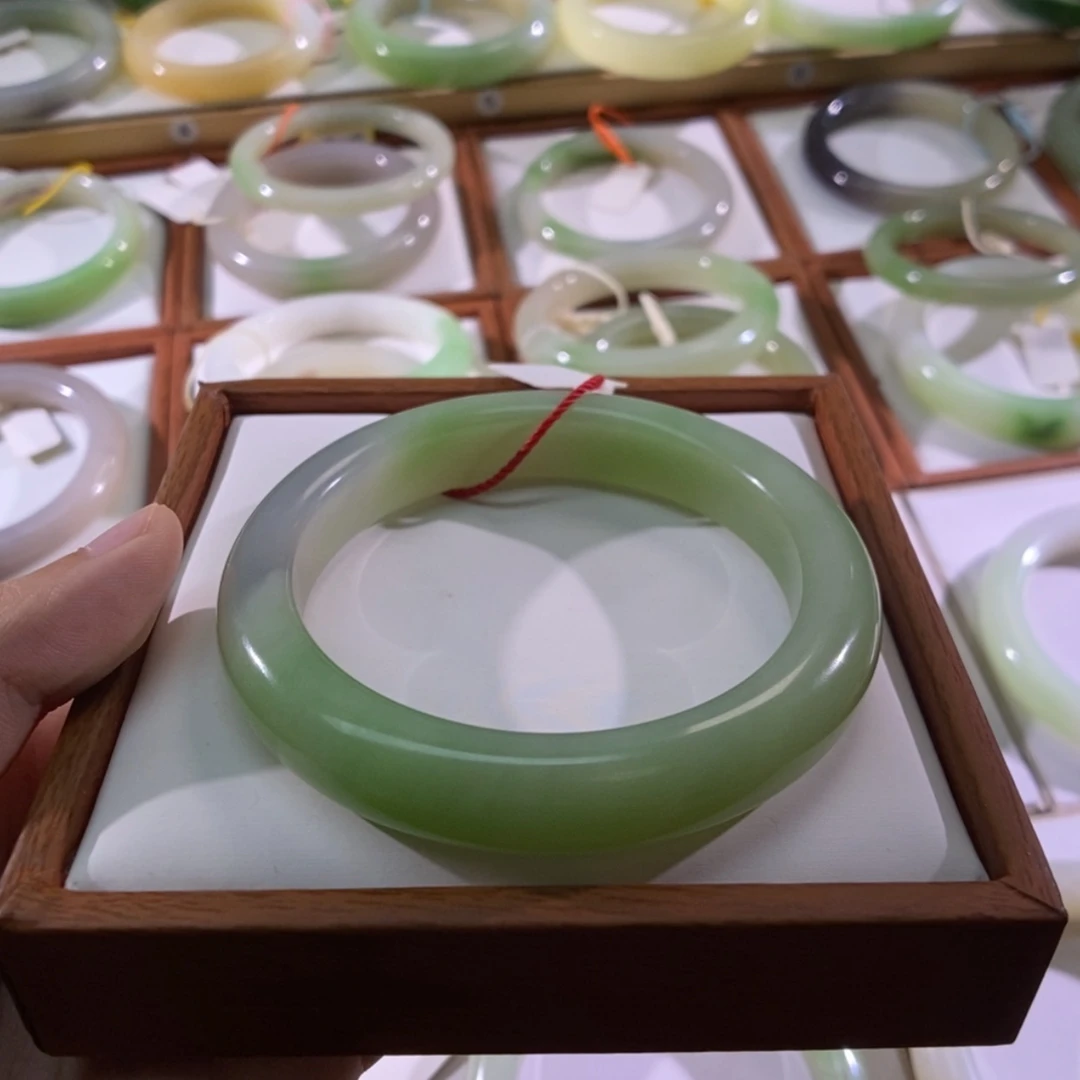 【闪购商品】未镶嵌手镯和田玉（翠青玉）