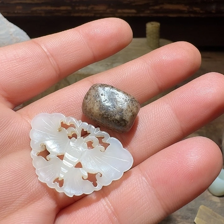 和田玉（糖玉）颈饰未镶嵌耍**火