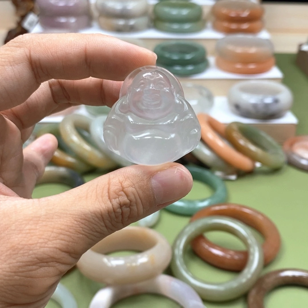 一***睡未镶嵌手镯石英岩玉