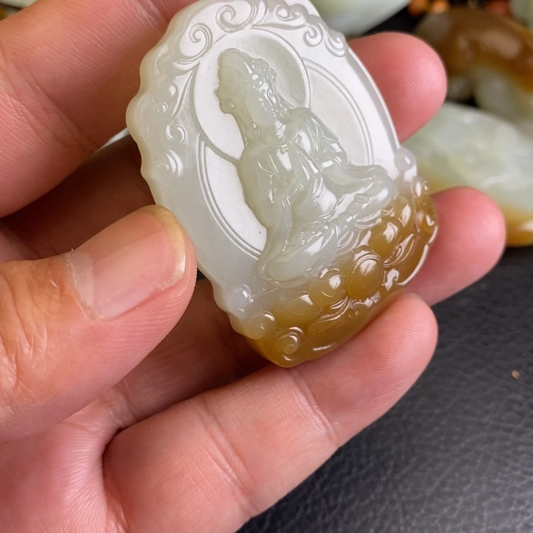 R***W和田玉未镶嵌挂件