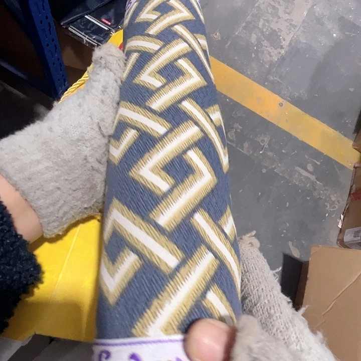 黄盒子艾草枕。