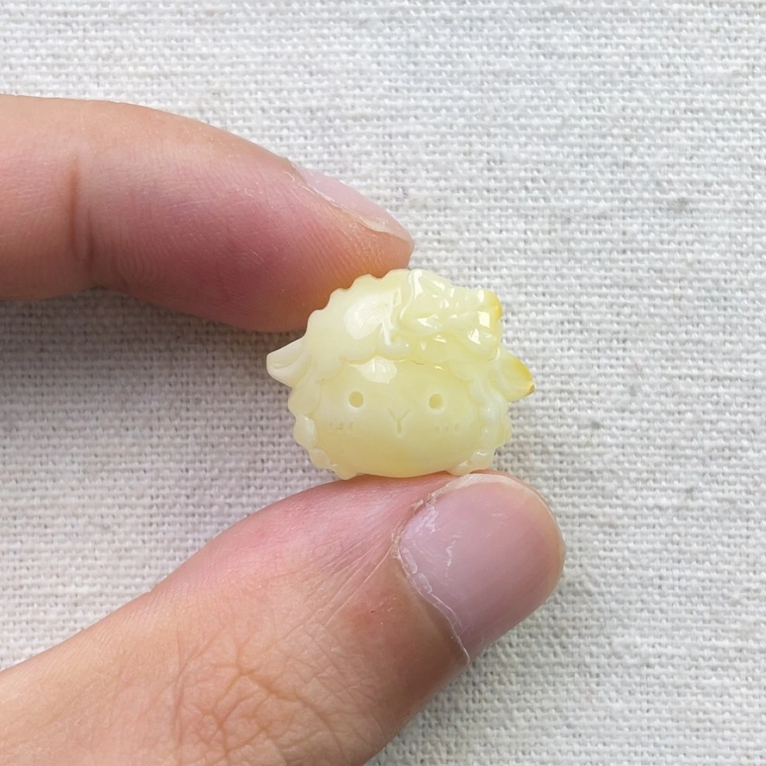 琥珀未镶嵌珠宝奇石小羊