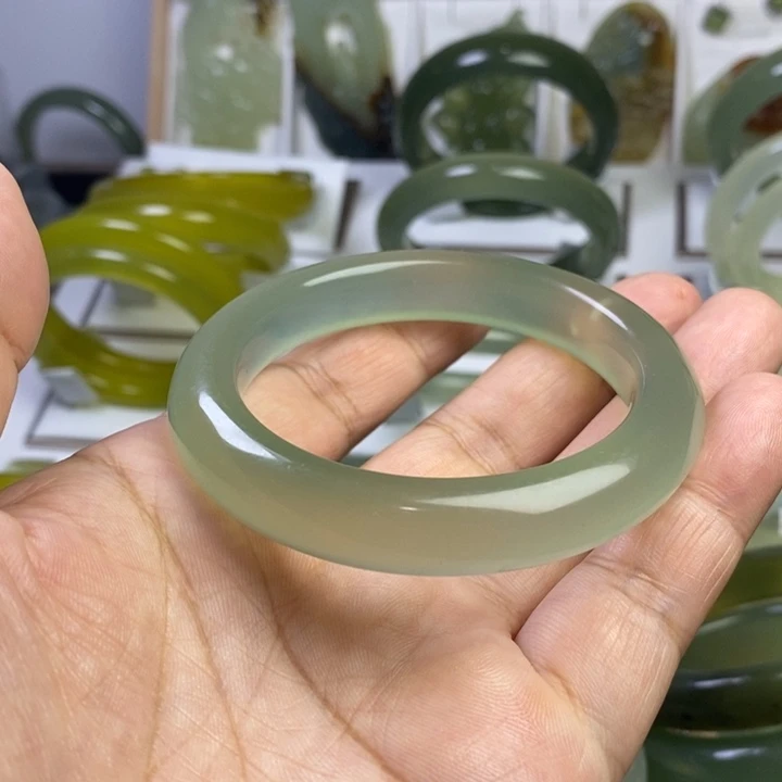 蛇纹石玉未镶嵌手镯