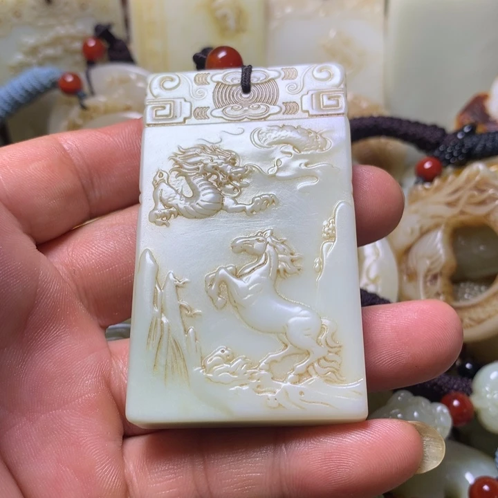 和田玉未镶嵌挂件海**月