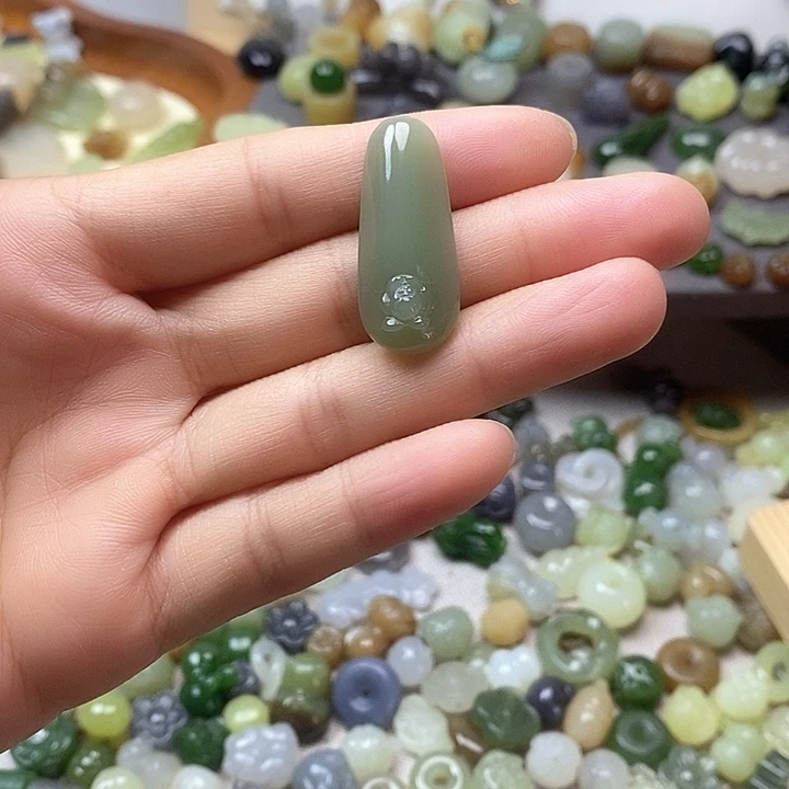 未镶嵌和田玉挂件莲花