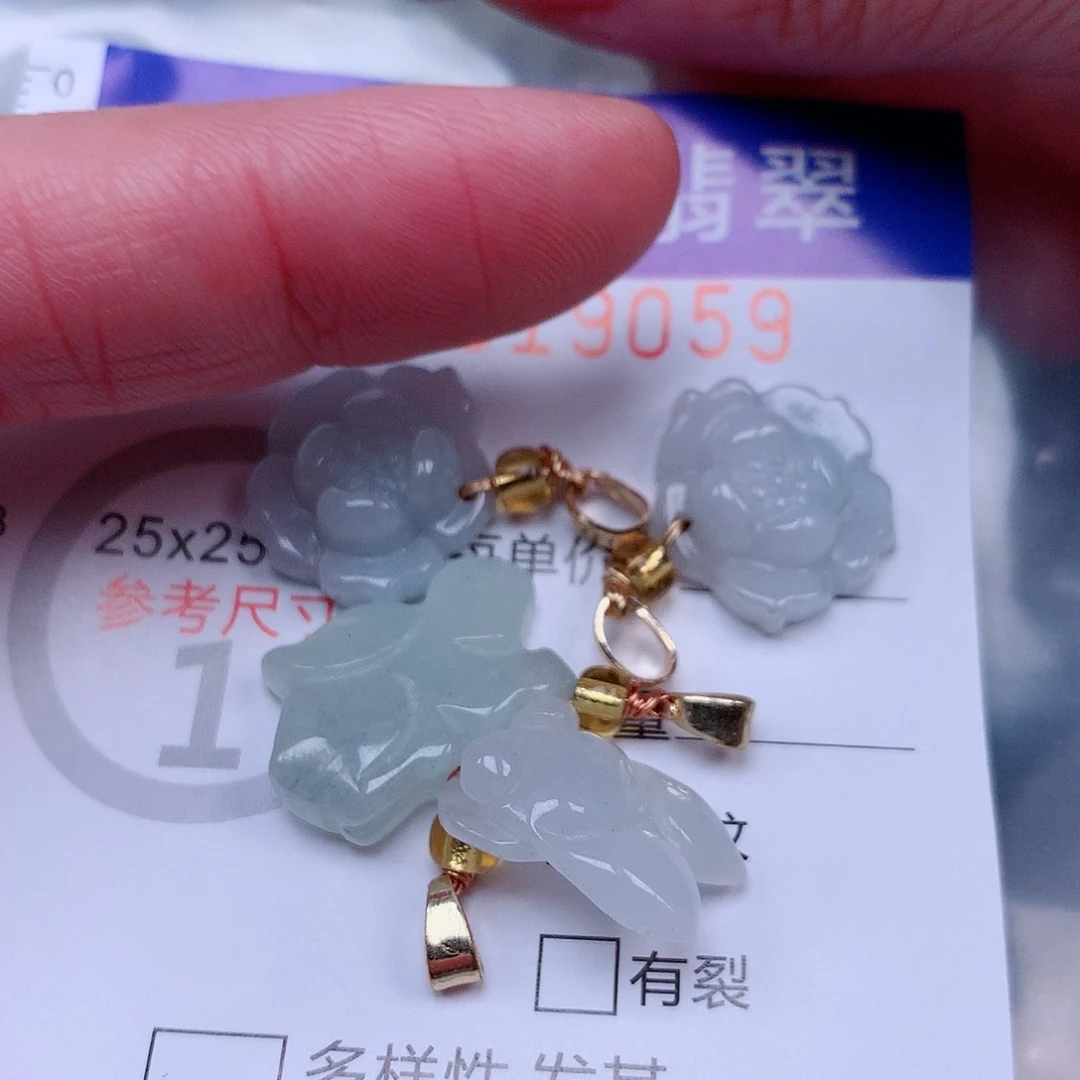 吊坠(不含链)未镶嵌翡翠