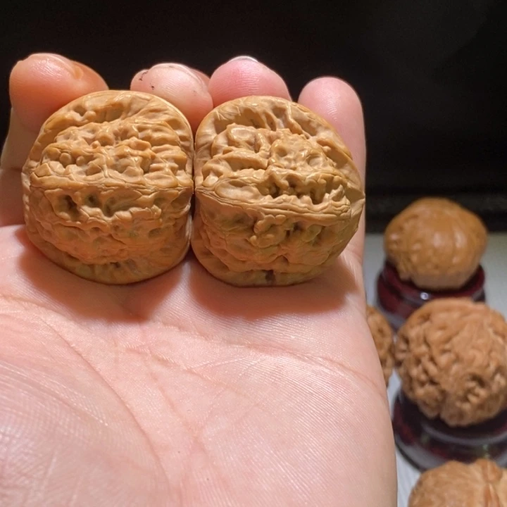 文玩核桃把件37尺红锦鲤