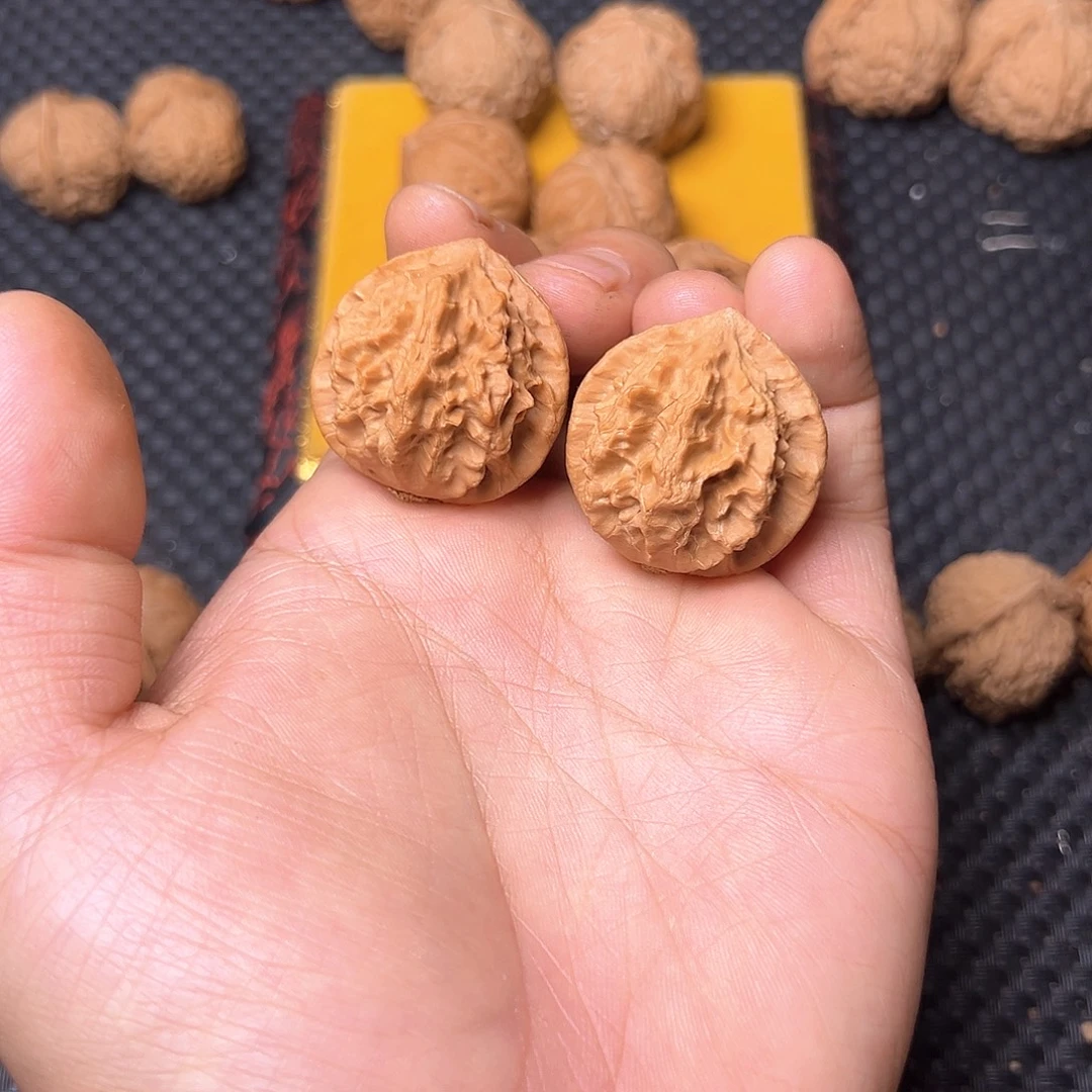 文玩核桃吊坠蝴蝶