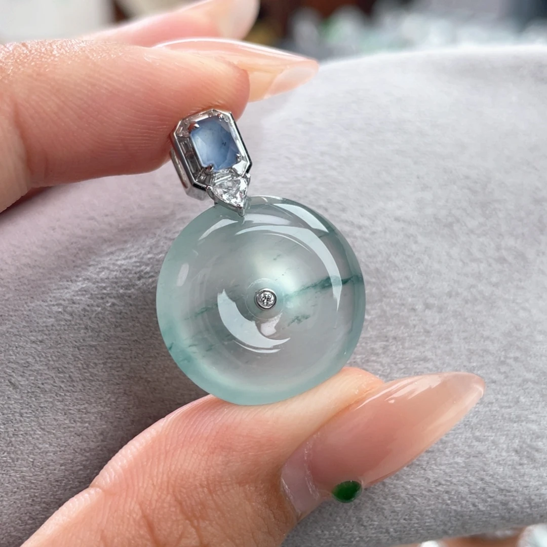 颈饰18K金镶嵌翡翠平安扣