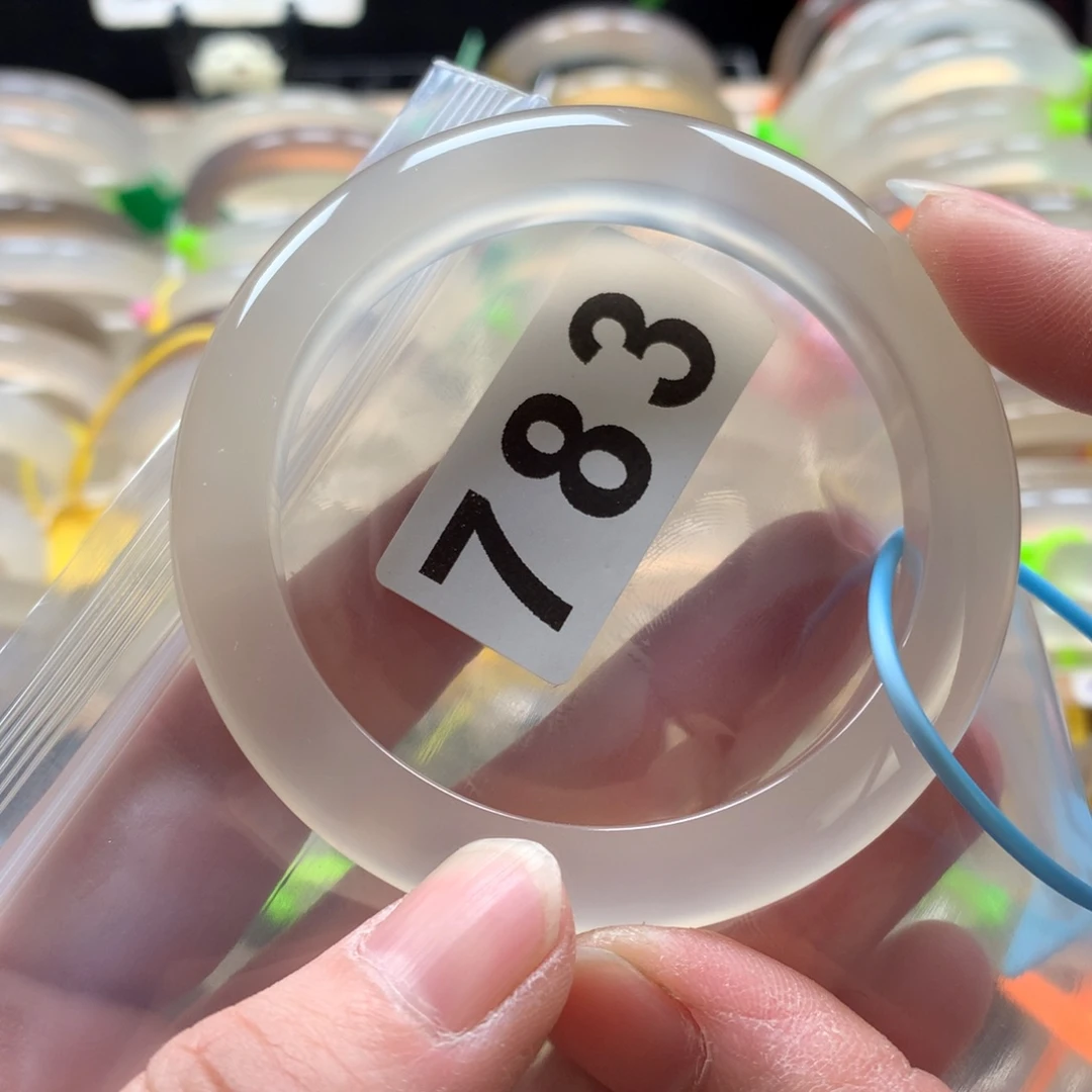 玛瑙/玉髓手镯未镶嵌明****.