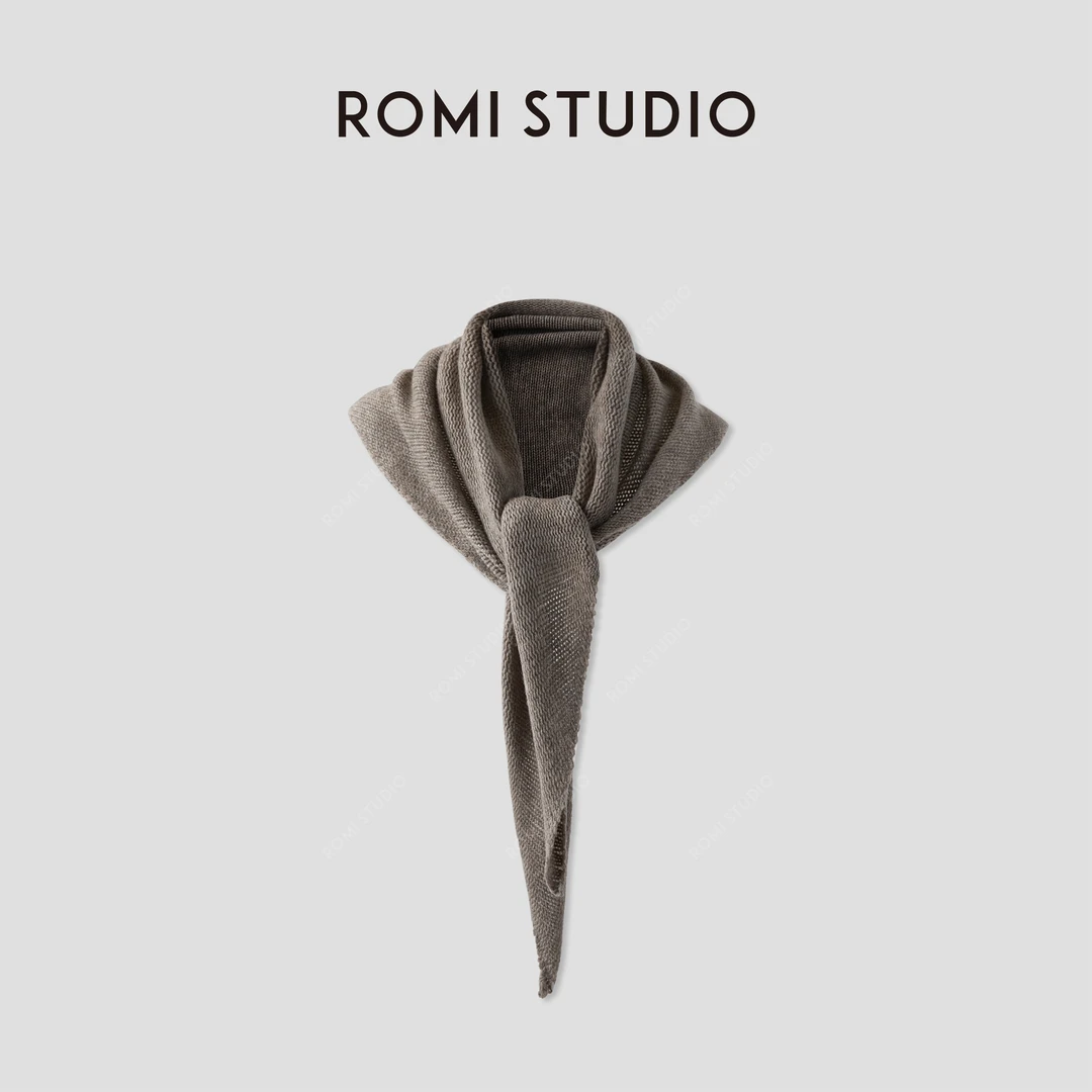 ROMI STUDIO“温柔已至”软糯山羊绒纱线三角披肩围巾RW24LPY1114