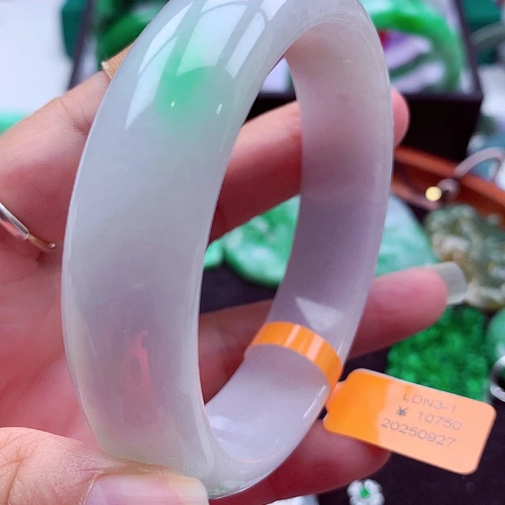 翡翠未镶嵌手镯翡翠