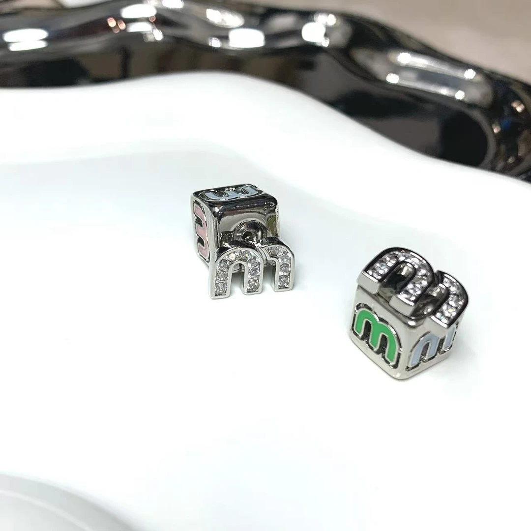 合金锆石耳饰 M字骰子耳钉