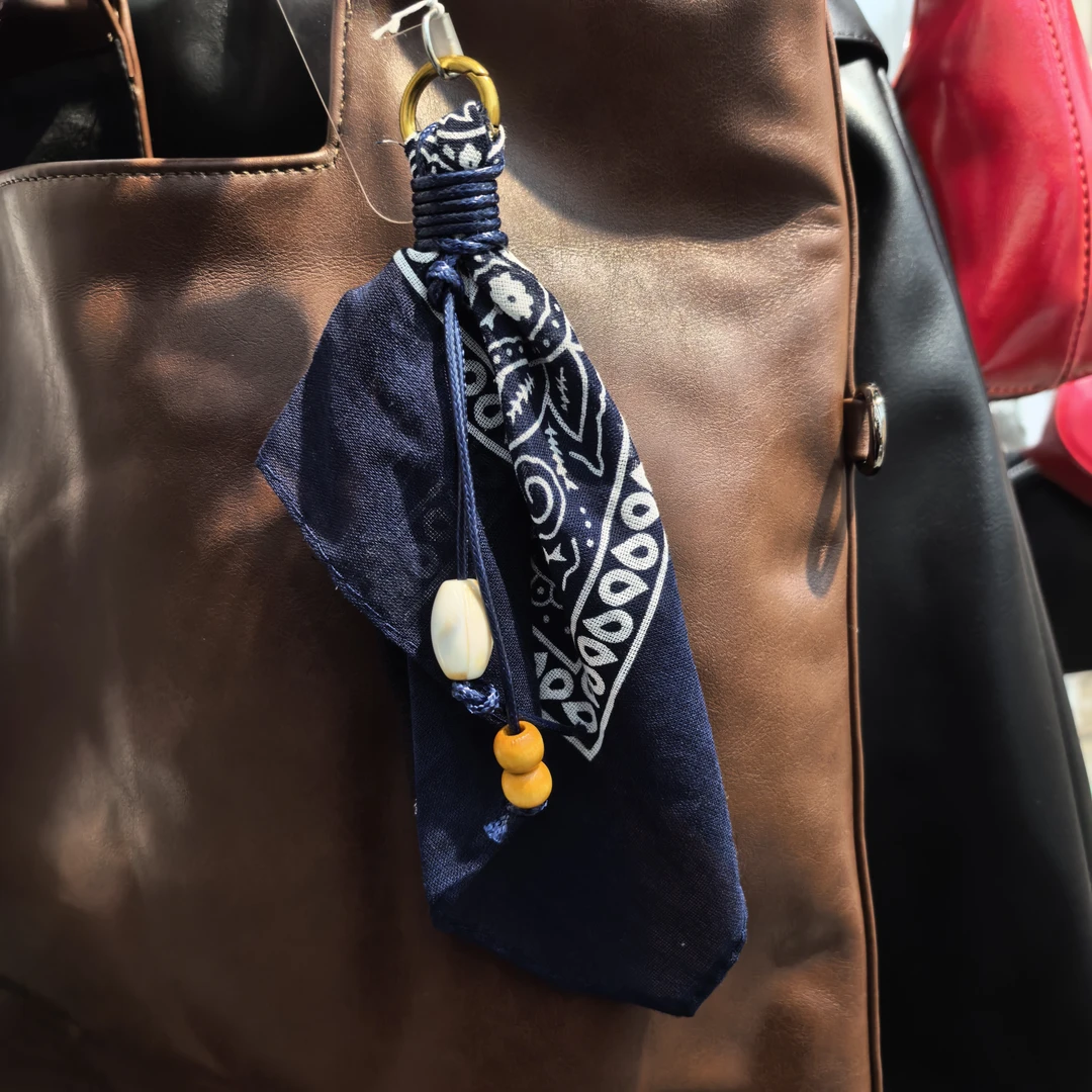 A143蓝色丝巾皮绳串珠手链链包挂件