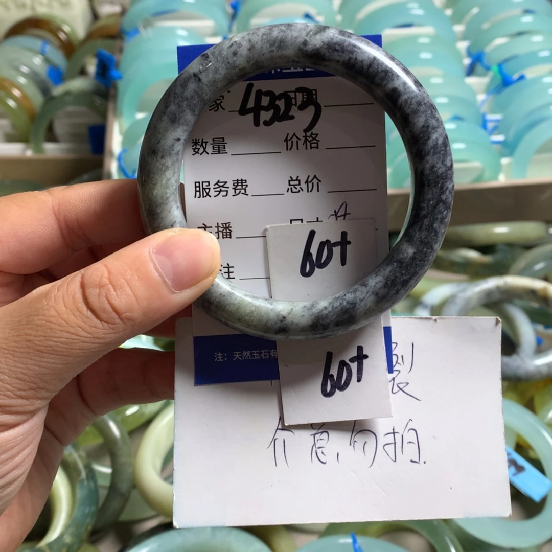 蛇纹石玉未镶嵌手镯4323