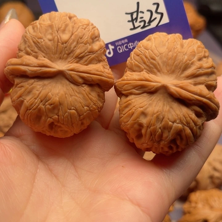 文玩核桃吊坠M****?文玩核桃把件23