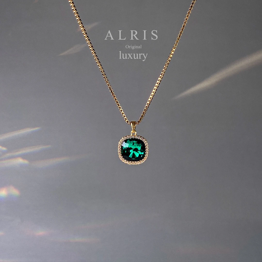 X1110时尚气质复古轻奢绿水晶气质项链明星同款吊坠