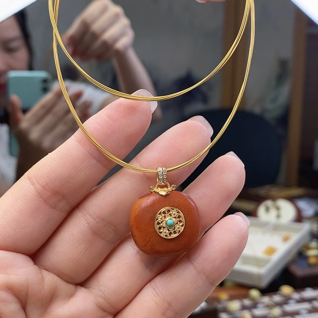 裸石琥珀未镶嵌成品