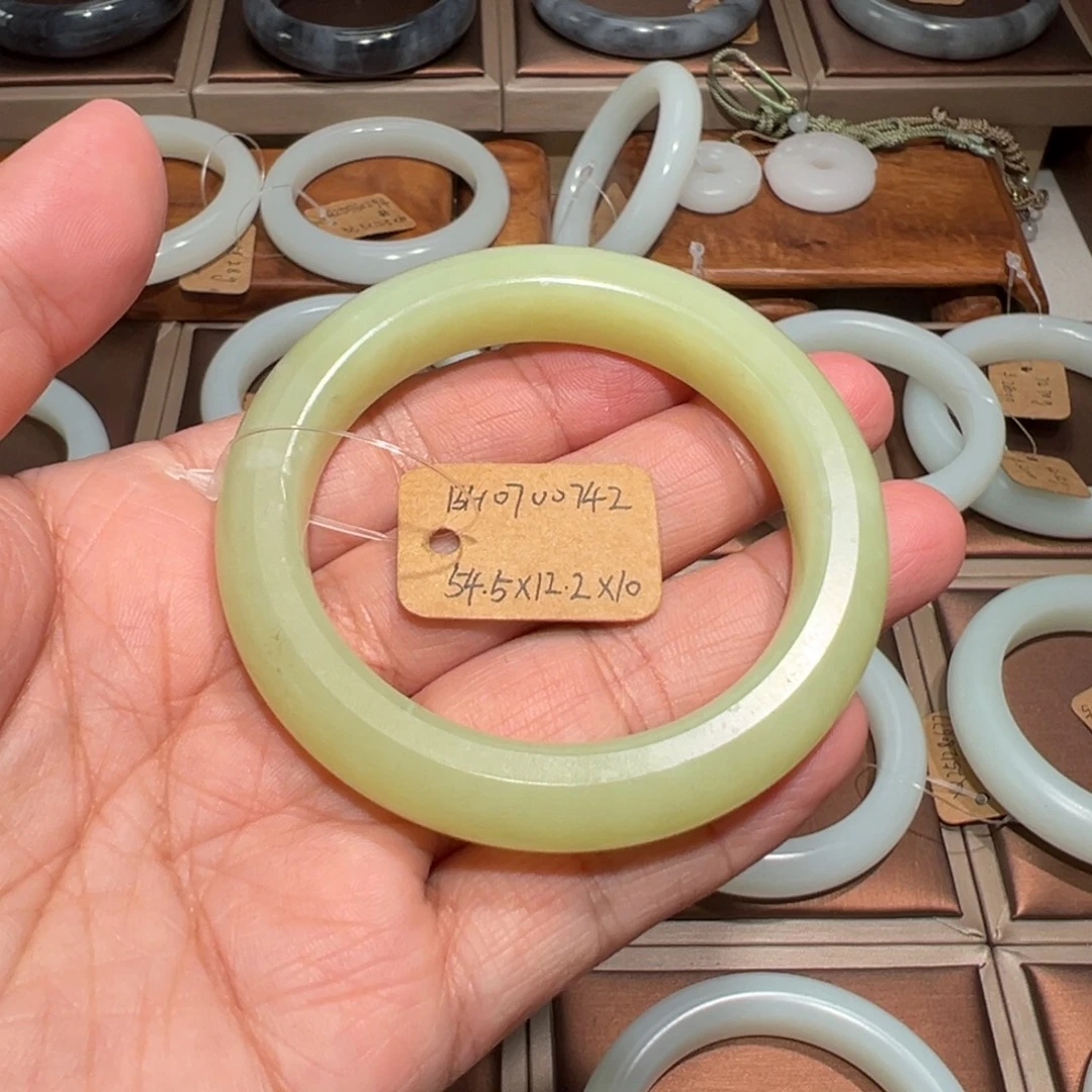 和田玉（黄玉）未镶嵌手镯