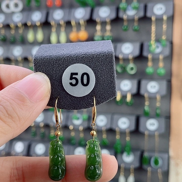 18K金镶嵌和田玉耳饰