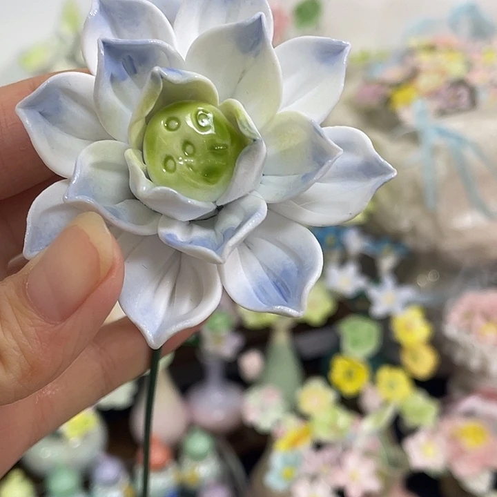 陶瓷蓝色荷花中号