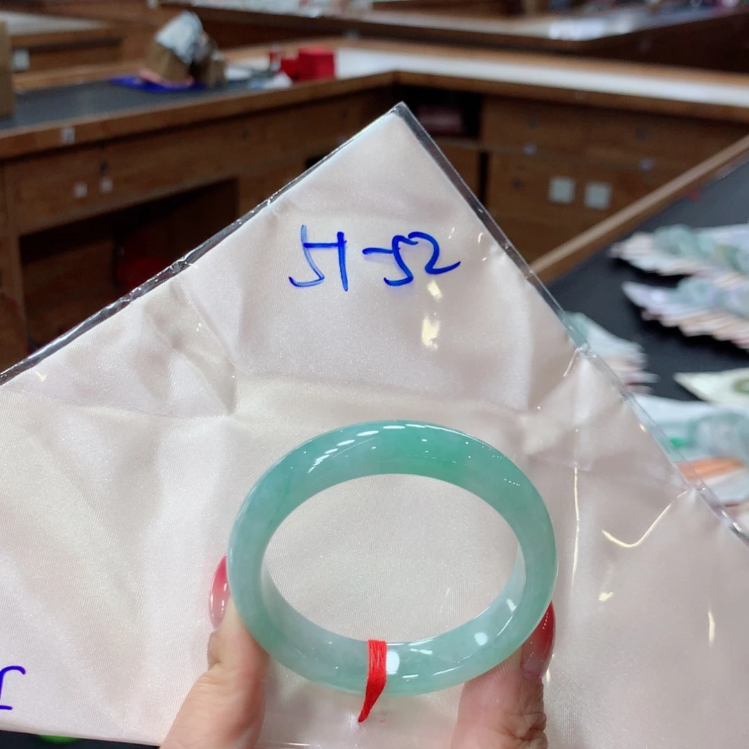 翡翠未镶嵌手镯48小时鉴赏